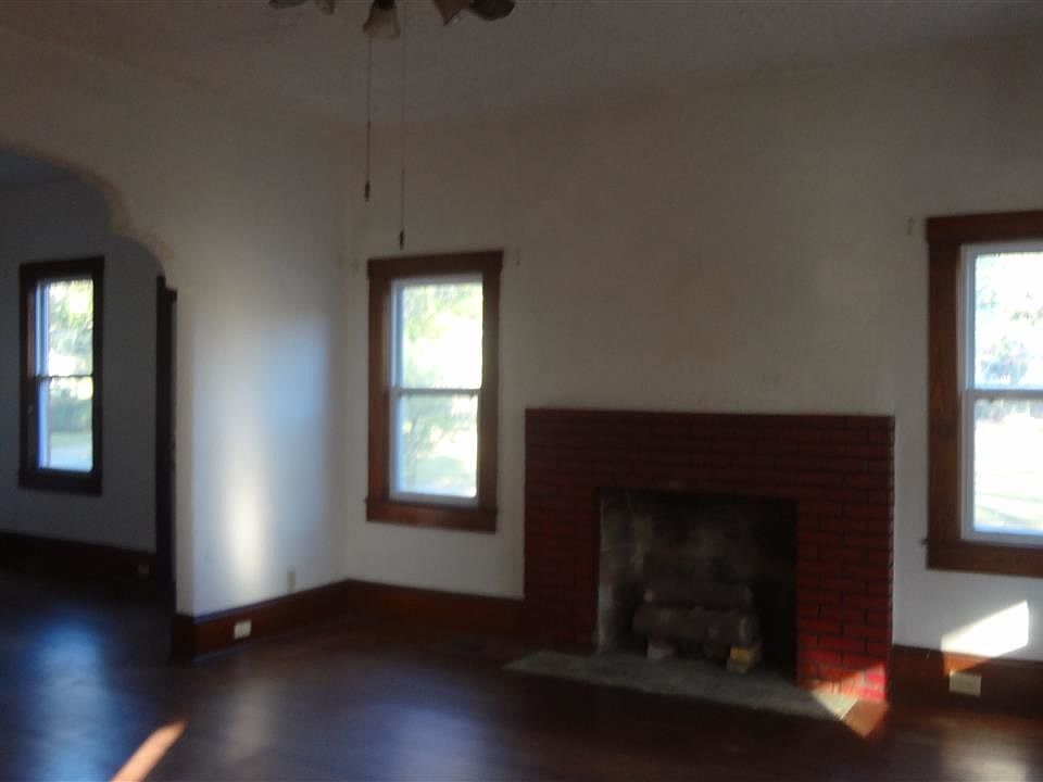 1st image of 102 W King St