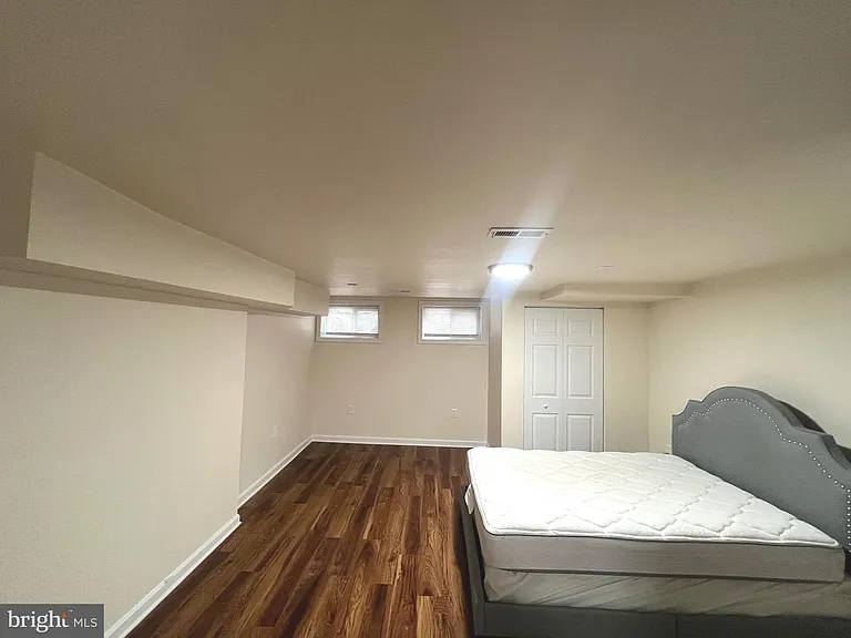 727 Reservoir St — Photo 26