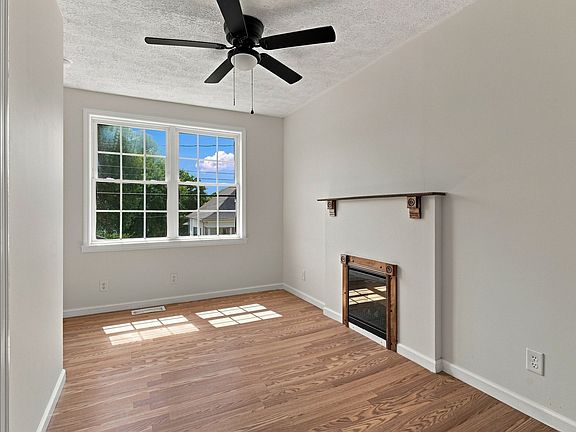 4th image of 409 7th Ave W