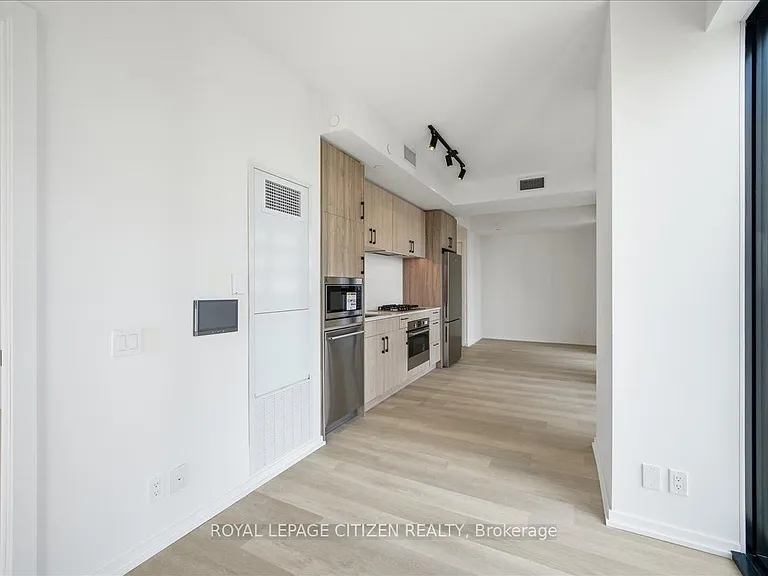 109 Erskine Ave #1502 — Photo 11