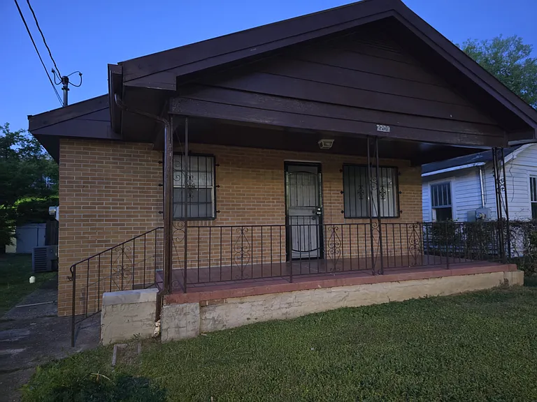 2209 Ivy St — Photo 1