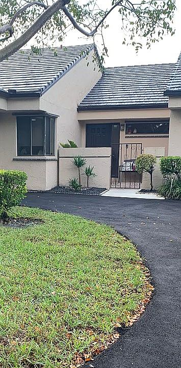 1st image of 9248 Chelsea Dr S