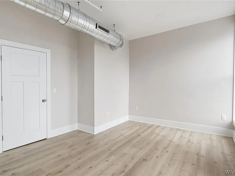 136 Seneca St — Photo 20