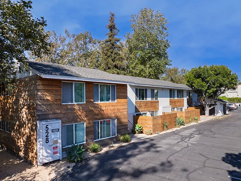 528 W Los Olivos Street — Photo 11