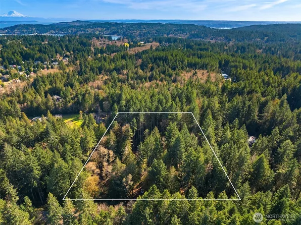 8509 NE New Brooklyn Road, Bainbridge Island, WA 98110