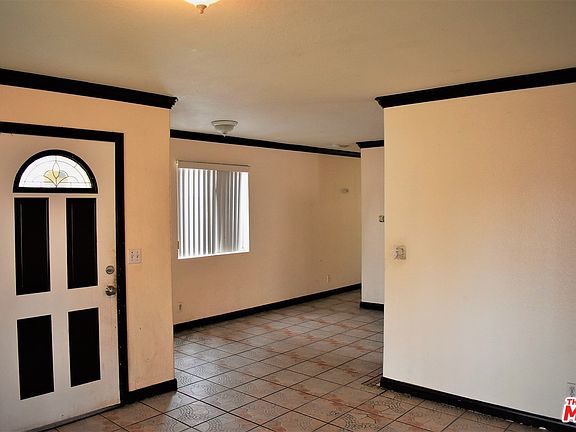 3rd image of 10339 Juniper St
