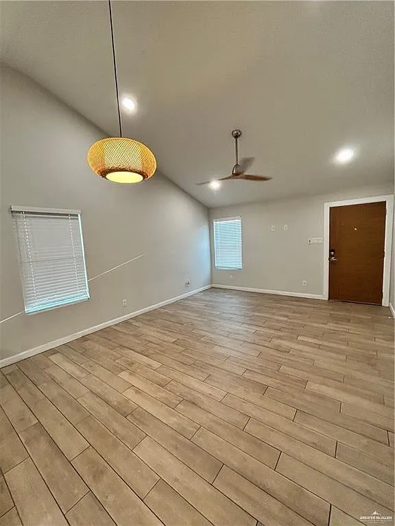 3 bed, 2.0 bath, 1170 sqft, $1,350 — Photo 2