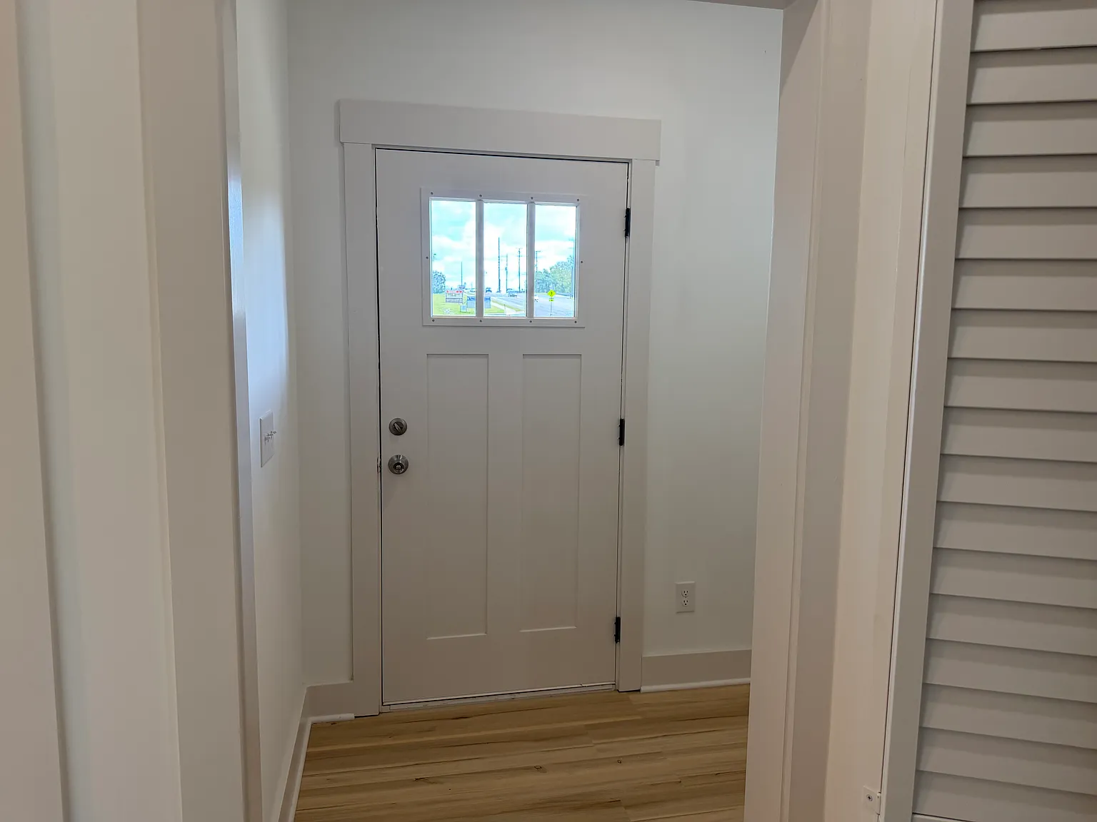 4 bed, 2425 sqft, $2,875 — Photo 2