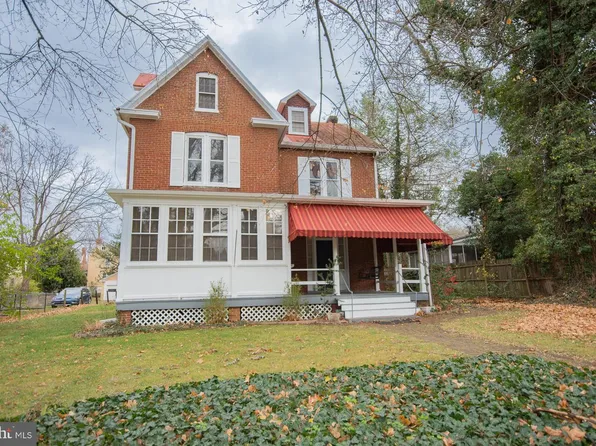 529 S George St, Charles Town, WV 25414