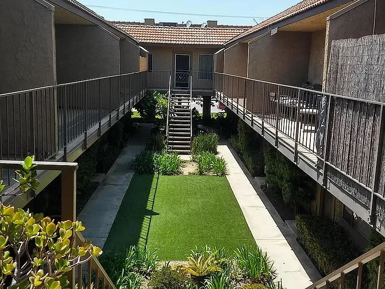 1746 S Sunflower Ave. — Photo 3