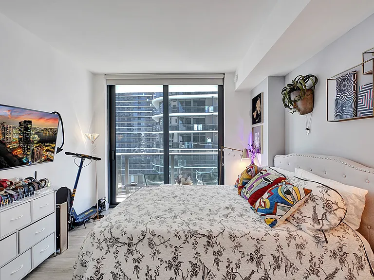 55 SW 9th St #1901 — Photo 5