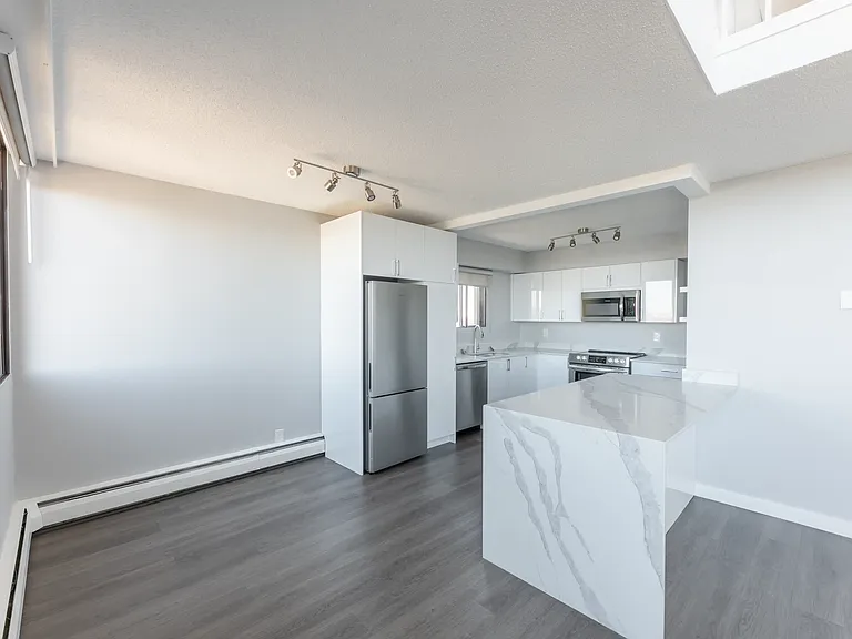 2105 90th Ave SW #1005-A — Photo 1