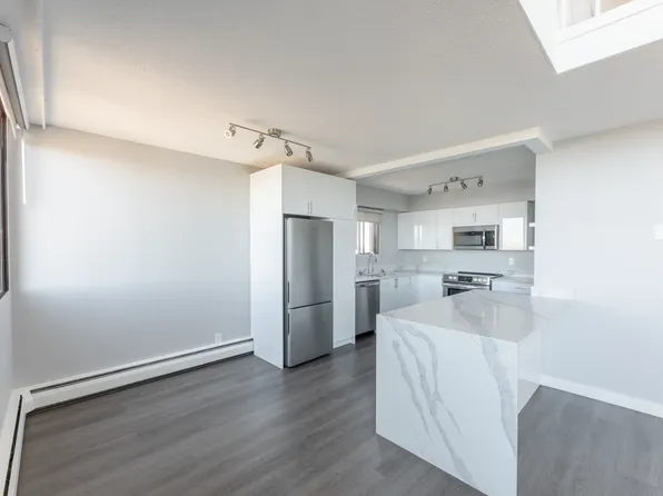 2105 90th Ave SW #201-A, Calgary, AB T2V 0X5