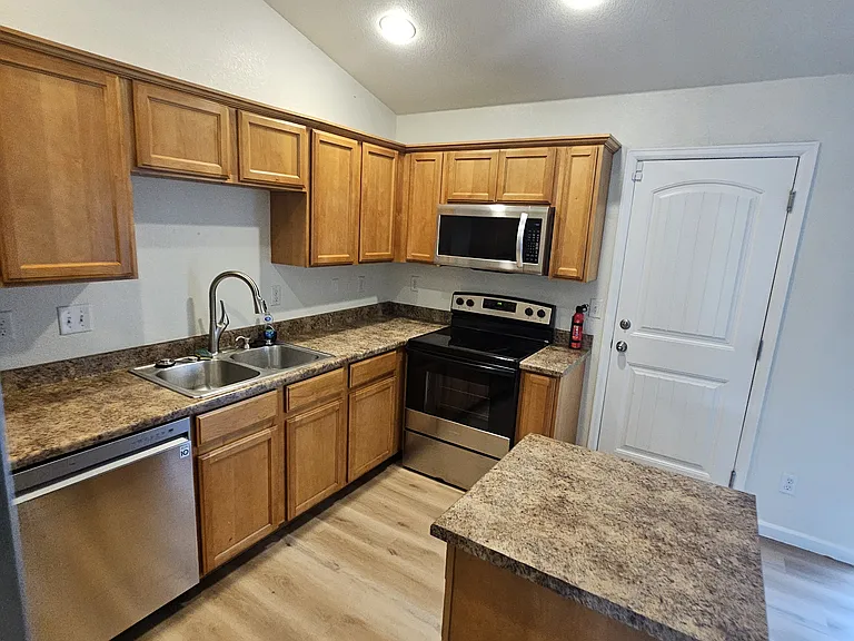 1852 Gemini Ct — Photo 15