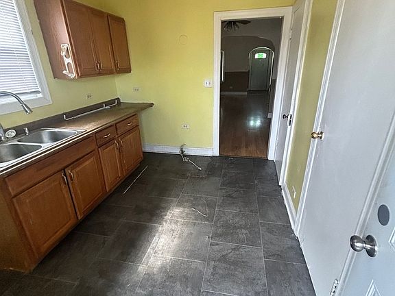 5th image of 14213 S Dearborn St