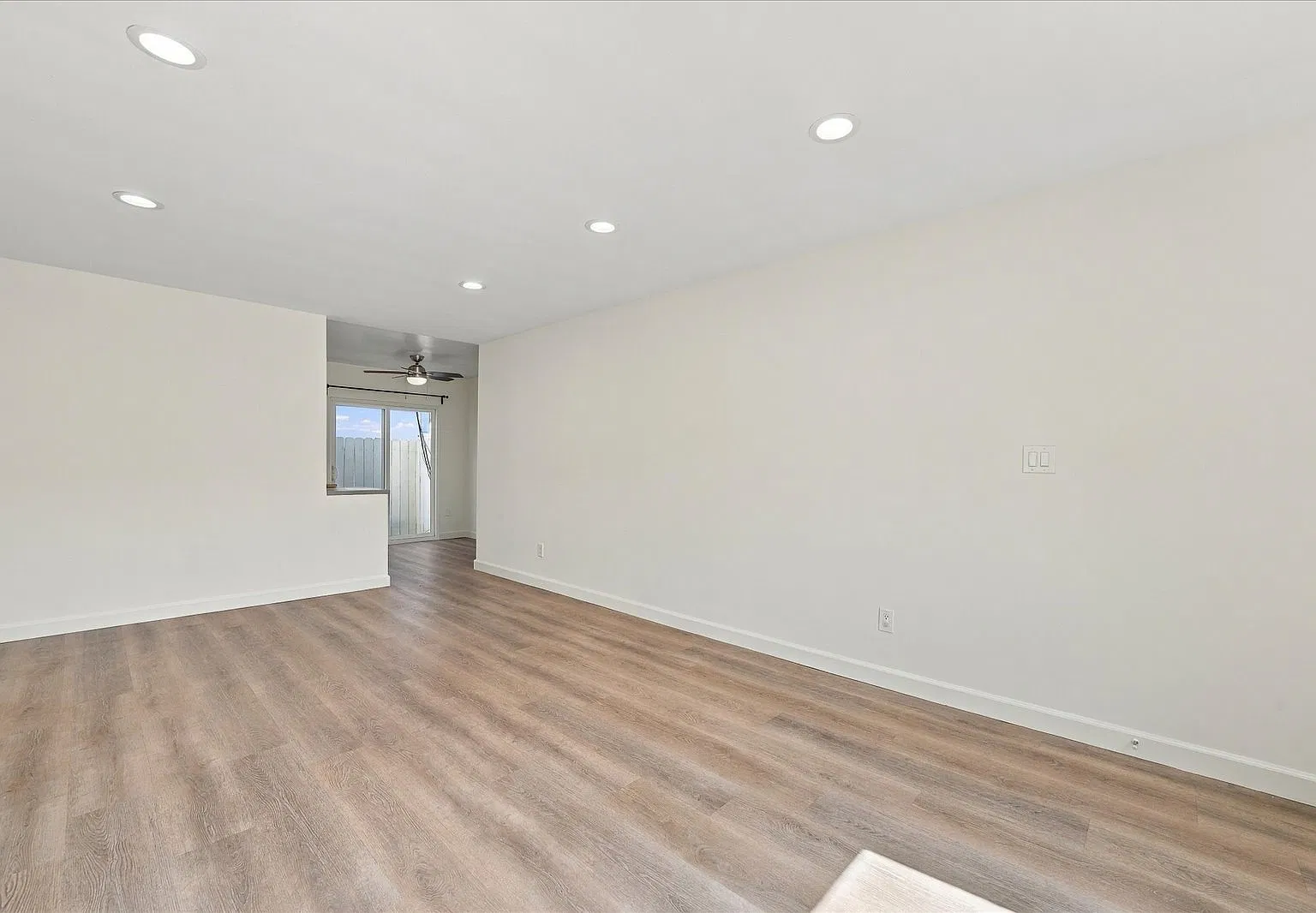 3 bed, 1200 sqft, $4,295 — Photo 4