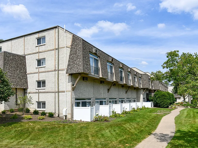 Fox Run Apartments — Photo 27