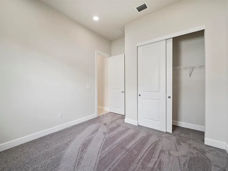 818 SE Courances Dr — Photo 27