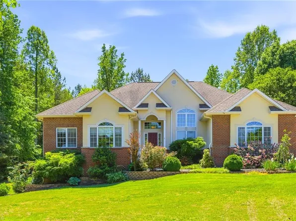 217 Dressage Ct, Mebane, NC 27302
