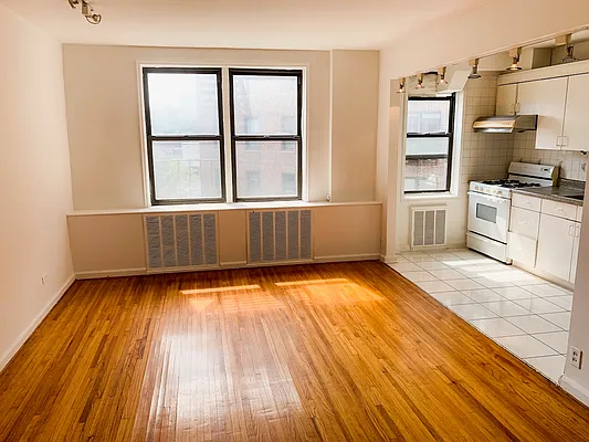 Rented by Showcase Realty | media 7