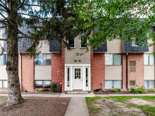 216 Moore Rd Unit 4R, Avon Lake, OH 44012