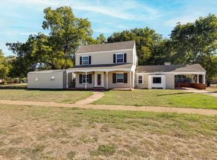 206 E Nebraska Ave, Walters, OK 73572