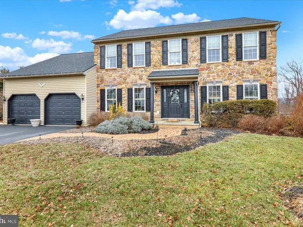 8 Mill Stream Dr, Morgantown, PA 19543