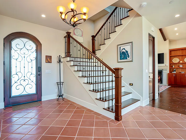 1010 Pine St — Photo 3