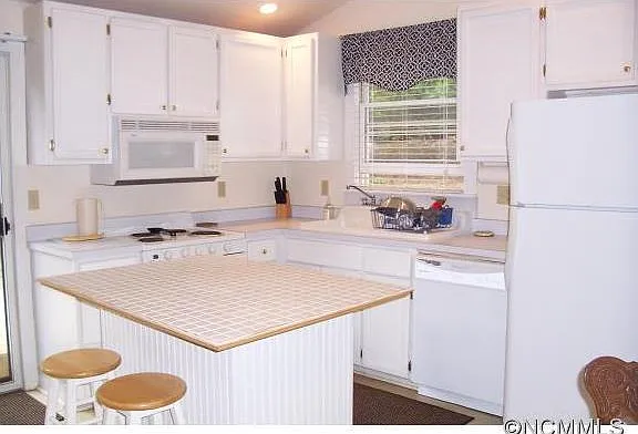 101 Starlight Ln — Photo 4