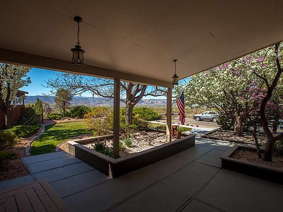 5th image of 124 Mantey Heights Dr