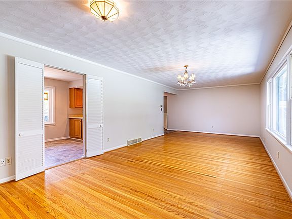 4th image of 274 Parkview Dr