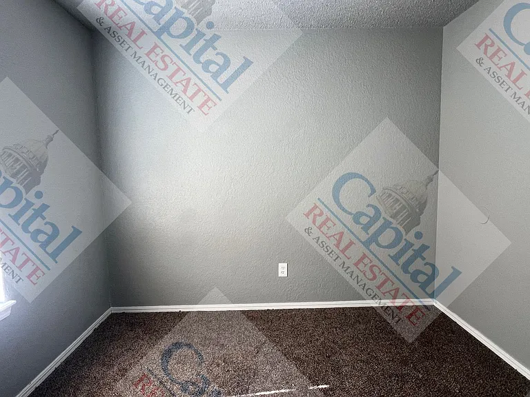 1013 W Gladys Way — Photo 20