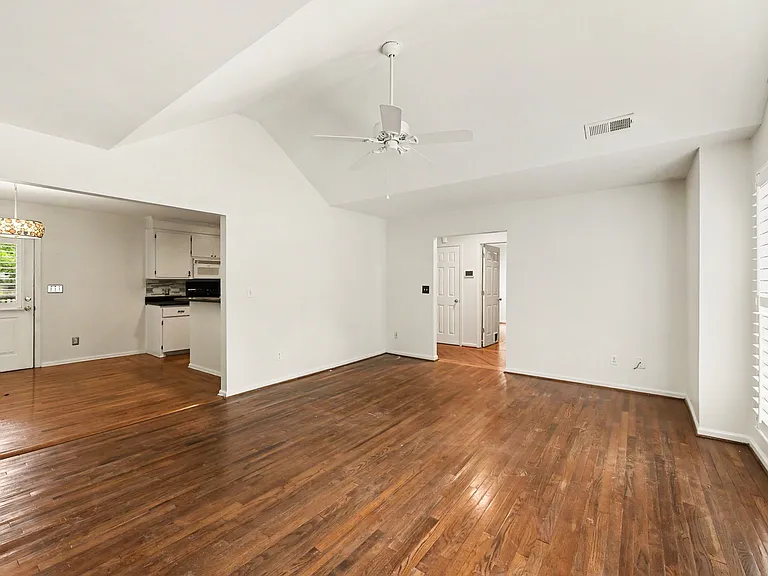 333 Riverland Dr — Photo 7