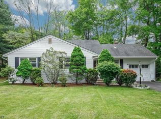 37 Forest Rd, Allendale, NJ 07401