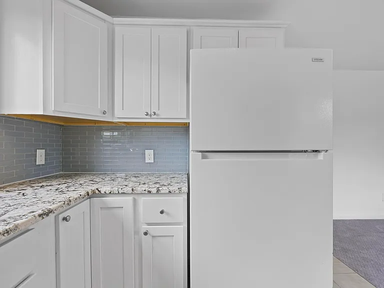 716 Audrey Ln — Photo 10