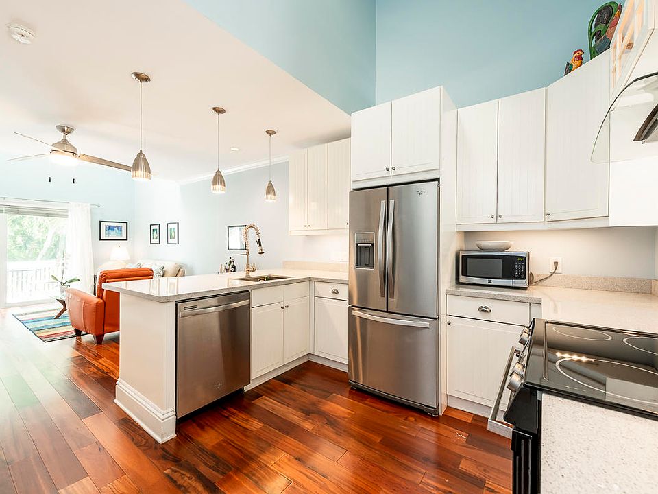 1st image of 918 Southard St APT 109