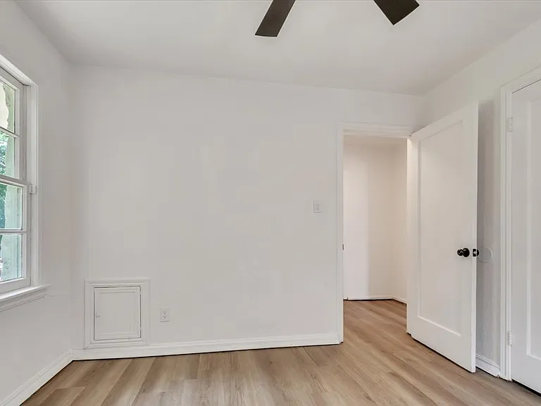 2116 Andover Ct — Photo 6