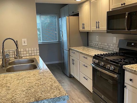 2nd image of 2988 Chapshire Dr SE