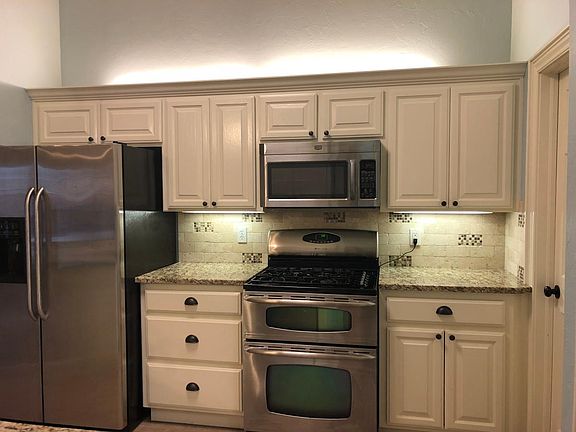 4th image of 3900 Lamar Dr