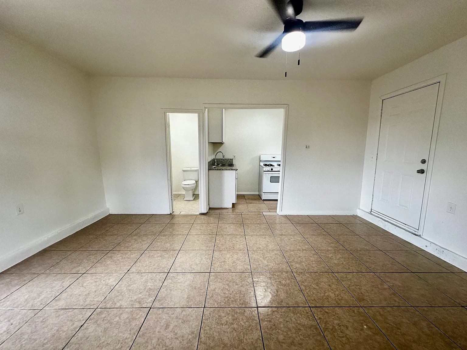Studio, 700 sqft, $1,400 — Photo 3