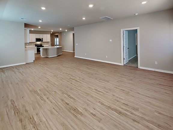 4th image of 2932 Firefly Dr