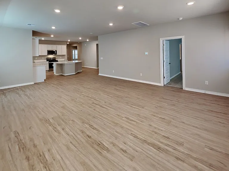 2932 Firefly Dr — Photo 4