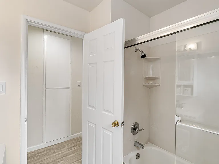 4060 Clayton Rd — Photo 15