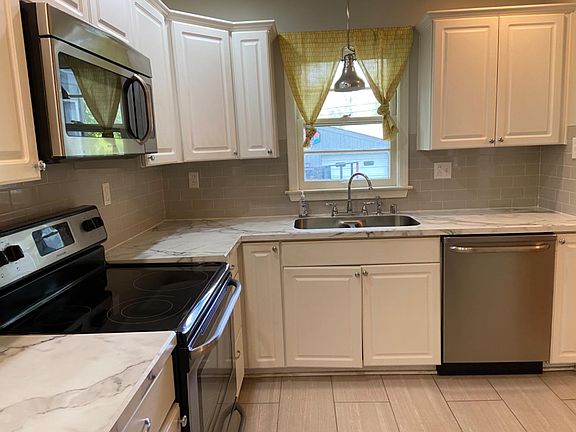 5th image of 553 Sheridan Dr