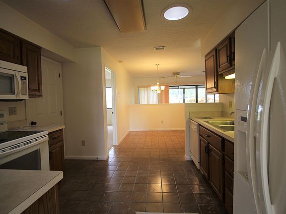 5th image of 1556 Pioneer Dr
