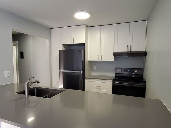 5th image of 621 Riverine Dr