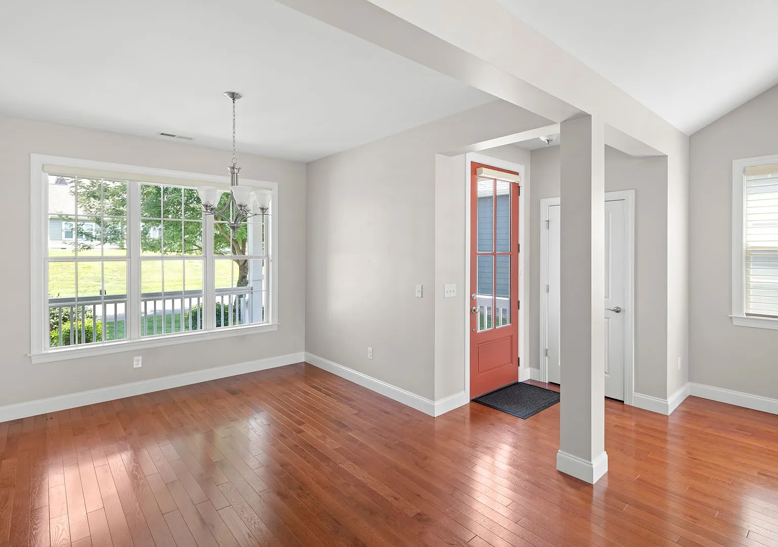 Beautiful House - Gated Leicester Community — Photo 3