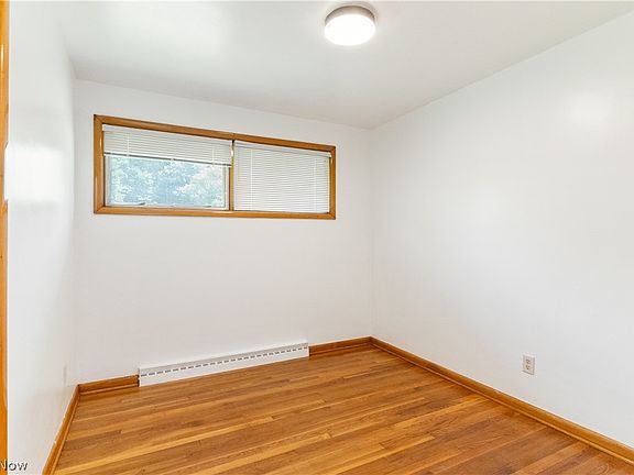 4th image of 996 Sharon Hogue Rd