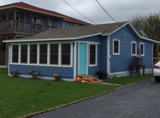 819 S Austin St, Rockport, TX 78382