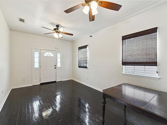 3rd image of 2707 Acacia St
